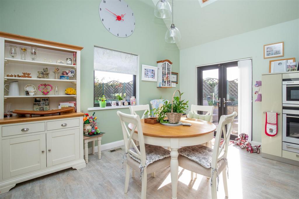 Kitchen/Breakfast Room