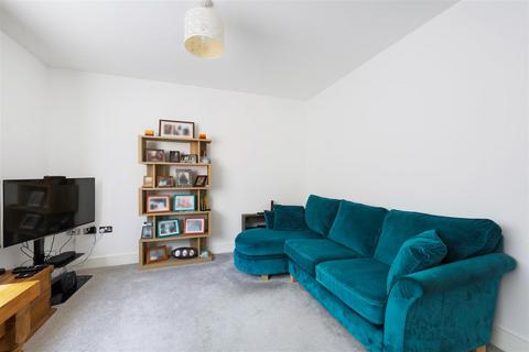 2 bedroom apartment for sale, Waterhouse Lane, Kingswood