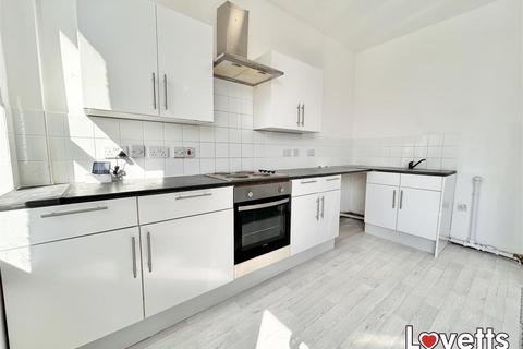 2 bedroom flat to rent, Godwin Road, Margate, CT9