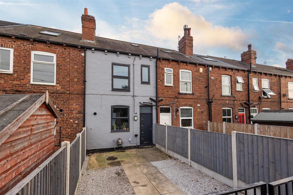 Moorview, Leeds LS26 2 bed terraced house for sale £190,000