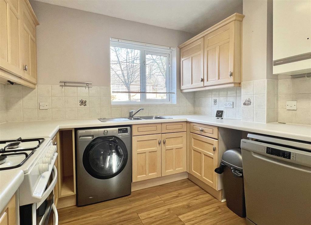 Kitchen b.jpg