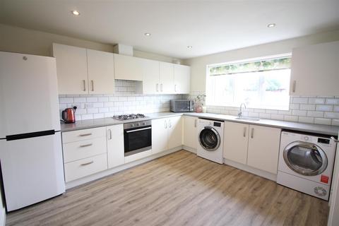 3 bedroom semi-detached house for sale, South Parkway, Leeds LS14