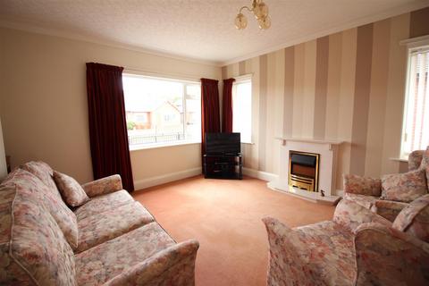 2 bedroom semi-detached bungalow for sale, Kelmscott Gardens, Leeds LS15