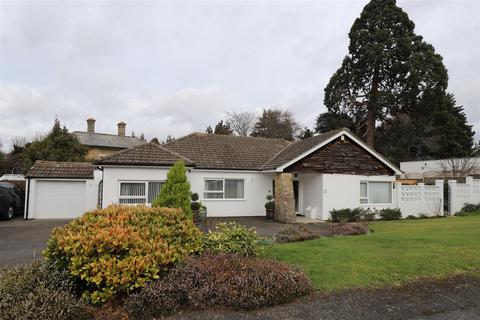 4 bedroom bungalow for sale, Priory Close, East Farleigh, Maidstone