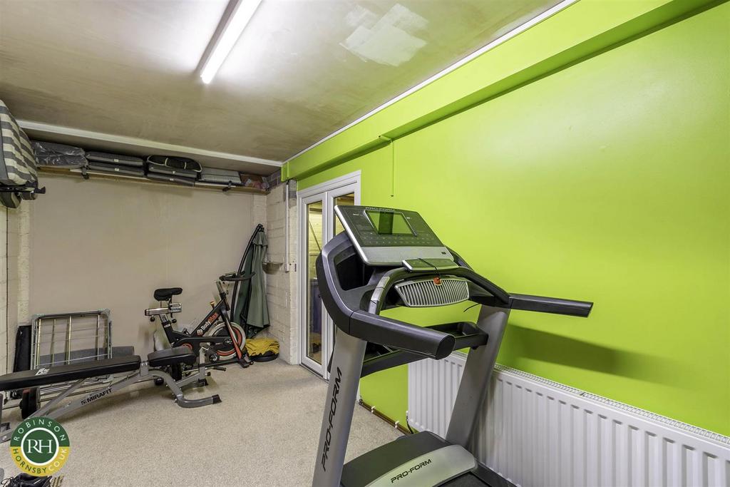 Garage/Gym