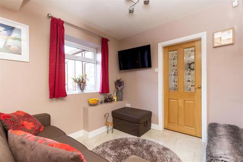 3 bedroom semi-detached house for sale, Kingswear Crescent, Leeds LS15