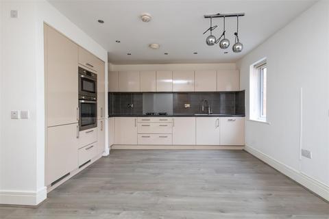4 bedroom detached house for sale, Leicester Square, Leeds LS15