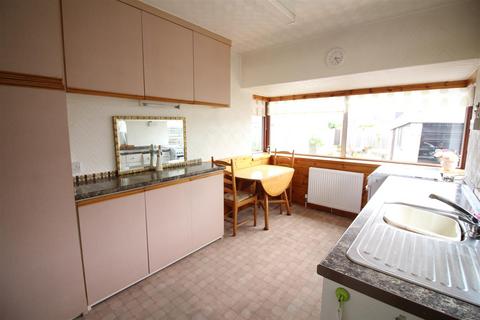 2 bedroom semi-detached bungalow for sale, Kingswear Crescent, Leeds LS15
