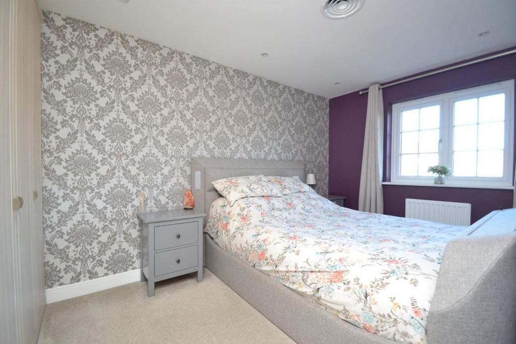 Master Bedroom.JPG