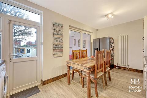 48 Hanover Gardens, Ilford, IG6 2RA