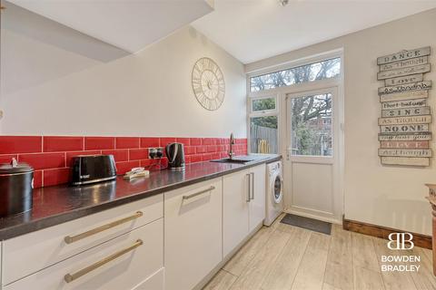 48 Hanover Gardens, Ilford, IG6 2RA