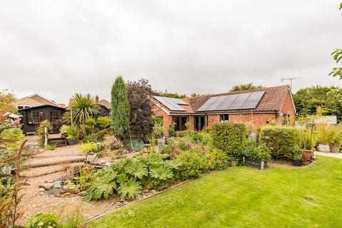 3 bedroom detached bungalow for sale, Water Lane, West Halton