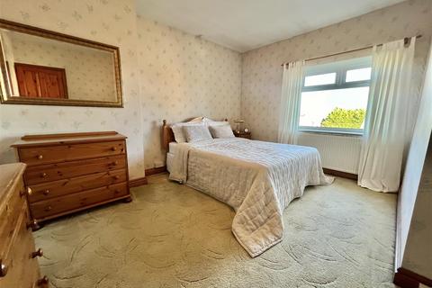 13 Alexander Square, Clayton, Bradford, BD14 6QU
