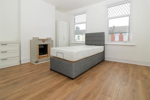 7 Durban Road, London, N17 8ED