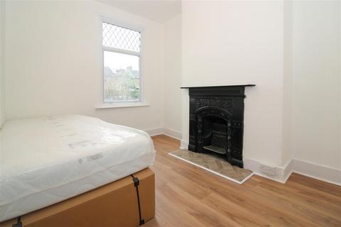 7 Durban Road, London, N17 8ED