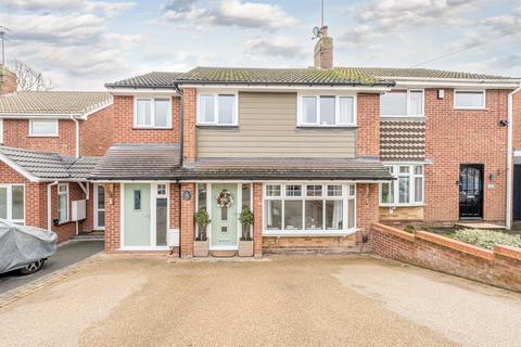 8 Friars Close, Stourbridge, DY8 5LZ