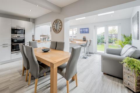 8 Friars Close, Stourbridge, DY8 5LZ