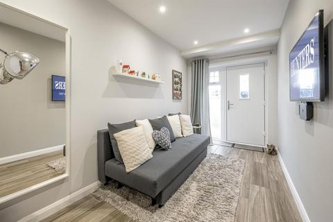 8 Friars Close, Stourbridge, DY8 5LZ
