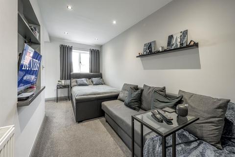 8 Friars Close, Stourbridge, DY8 5LZ