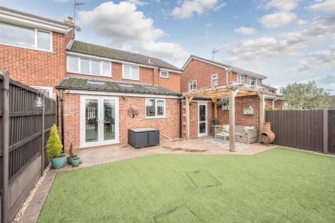 8 Friars Close, Stourbridge, DY8 5LZ