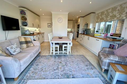 21 Barnfield Close, Braunton, EX33 2HL