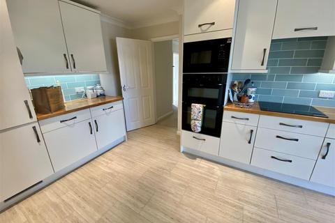21 Barnfield Close, Braunton, EX33 2HL