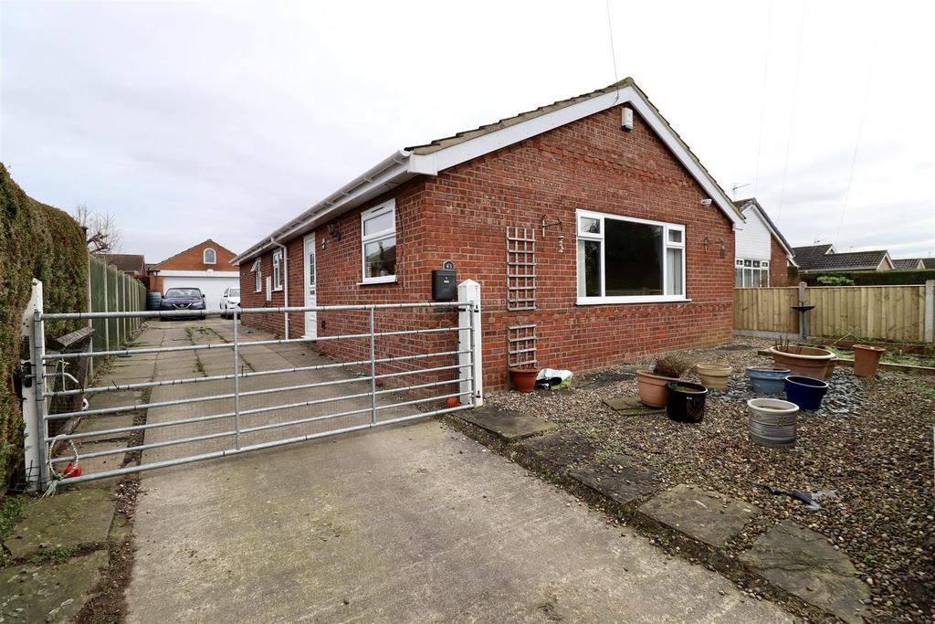 Sands Lane, HolmeOnSpaldingMoor, York 4 bed detached bungalow for