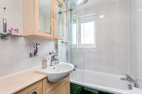 3 bedroom end of terrace house for sale, Gresham Road, London, NW10