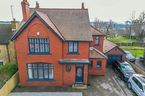 4 bedroom detached house for sale, Sheepwalk Lane, Castleford WF10