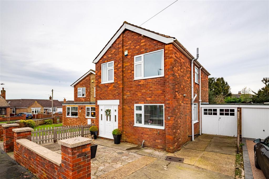 Eastfield Road, Messingham 3 bed detached house for sale £205,000