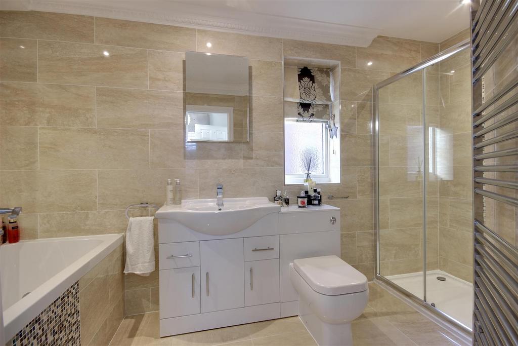 En-Suite Bathroom