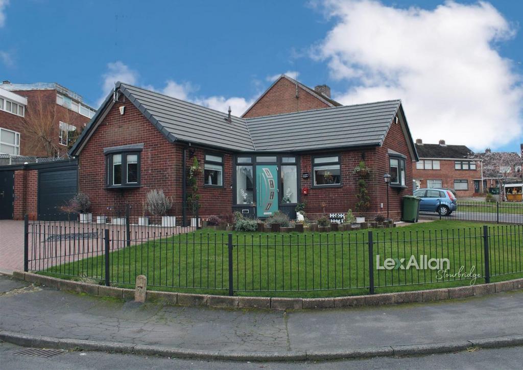 Mayfield Road, Hurst Green, Halesowen 2 bed detached bungalow for sale