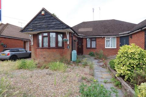 3 bedroom semi-detached bungalow for sale, Rochford Avenue, Shenfield, Brentwood