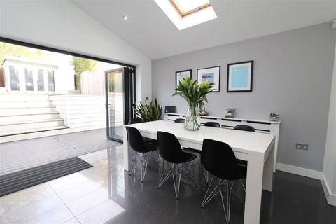 4 bedroom detached house for sale, Riseway, Brentwood, Essex