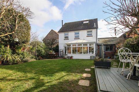 8 Moorescroft, Kelvedon Hatch, Brentwood, CM15 0XF