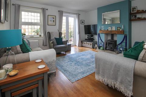 8 Moorescroft, Kelvedon Hatch, Brentwood, CM15 0XF