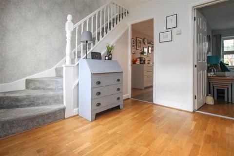 8 Moorescroft, Kelvedon Hatch, Brentwood, CM15 0XF