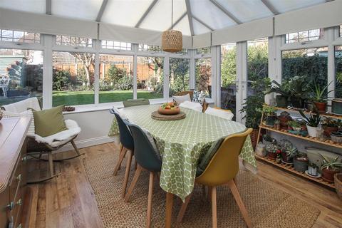 8 Moorescroft, Kelvedon Hatch, Brentwood, CM15 0XF
