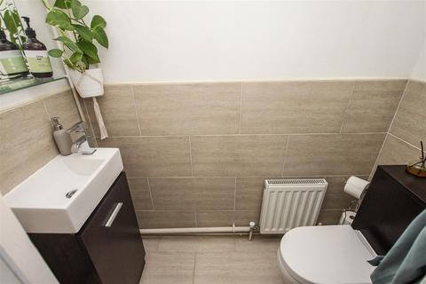 8 Moorescroft, Kelvedon Hatch, Brentwood, CM15 0XF