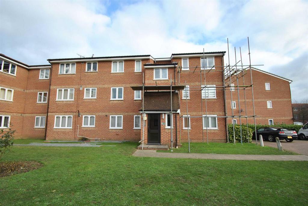 Sandon Close, Rochford 1 bed apartment to rent £795 pcm (£183 pw)