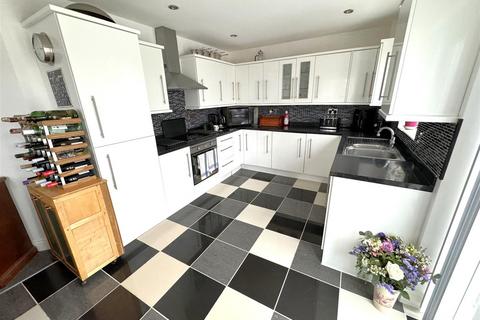 3 bedroom detached house for sale, Mill Road, Houghton Regis, Bedfordshire