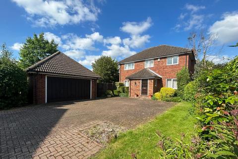 4 bedroom detached house for sale, Grange Walk, Toddington