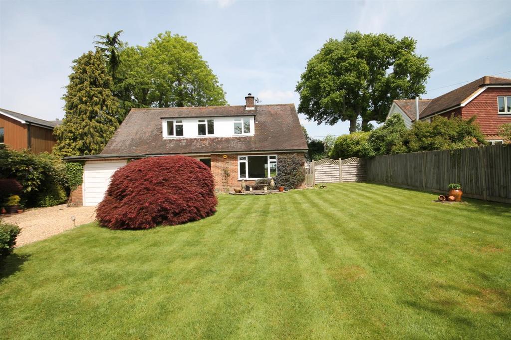 Billingshurst Road, Wisborough Green, 4 bed detached bungalow to rent