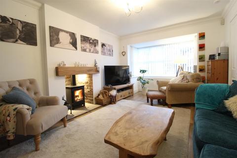 4 bedroom detached house for sale, Chesham Close, The Moorlands, Hadfield, Glossop