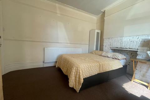 Studio to rent, Park Road room 1, Enfield EN3