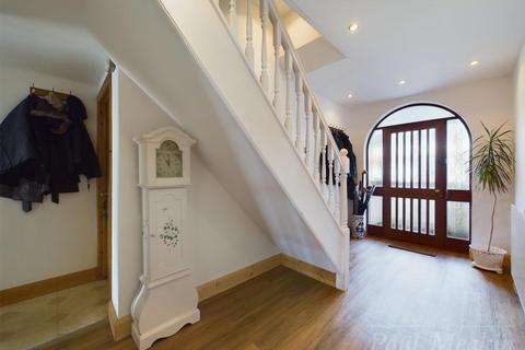 30 Foxearth Road, South Croydon, CR2 8ED