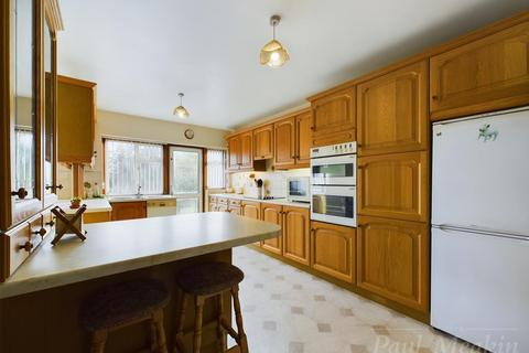 30 Foxearth Road, South Croydon, CR2 8ED