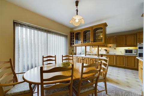30 Foxearth Road, South Croydon, CR2 8ED