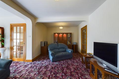 30 Foxearth Road, South Croydon, CR2 8ED