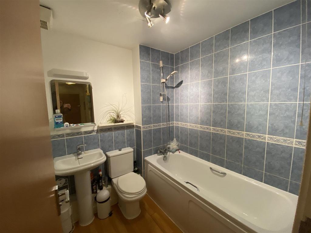 Vanguard Court, Centurion Gate, Southsea 2 bed flat £1,050 pcm (£242 pw)